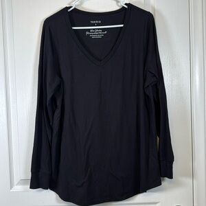 Torrid Classic Fit Black Long Sleeve V-Neck Shirt Size 2 EUC #1370